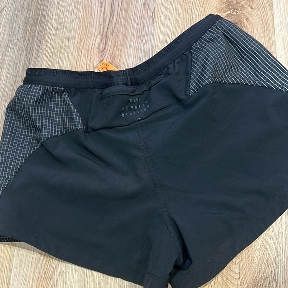 Nike running shorts - Picture 2 of 2